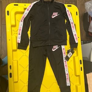 New Nike toddler/child matching set .